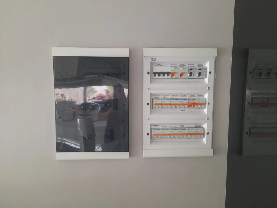 Tableros eléctricos y circuitos identificados de la vivienda en Quilmes